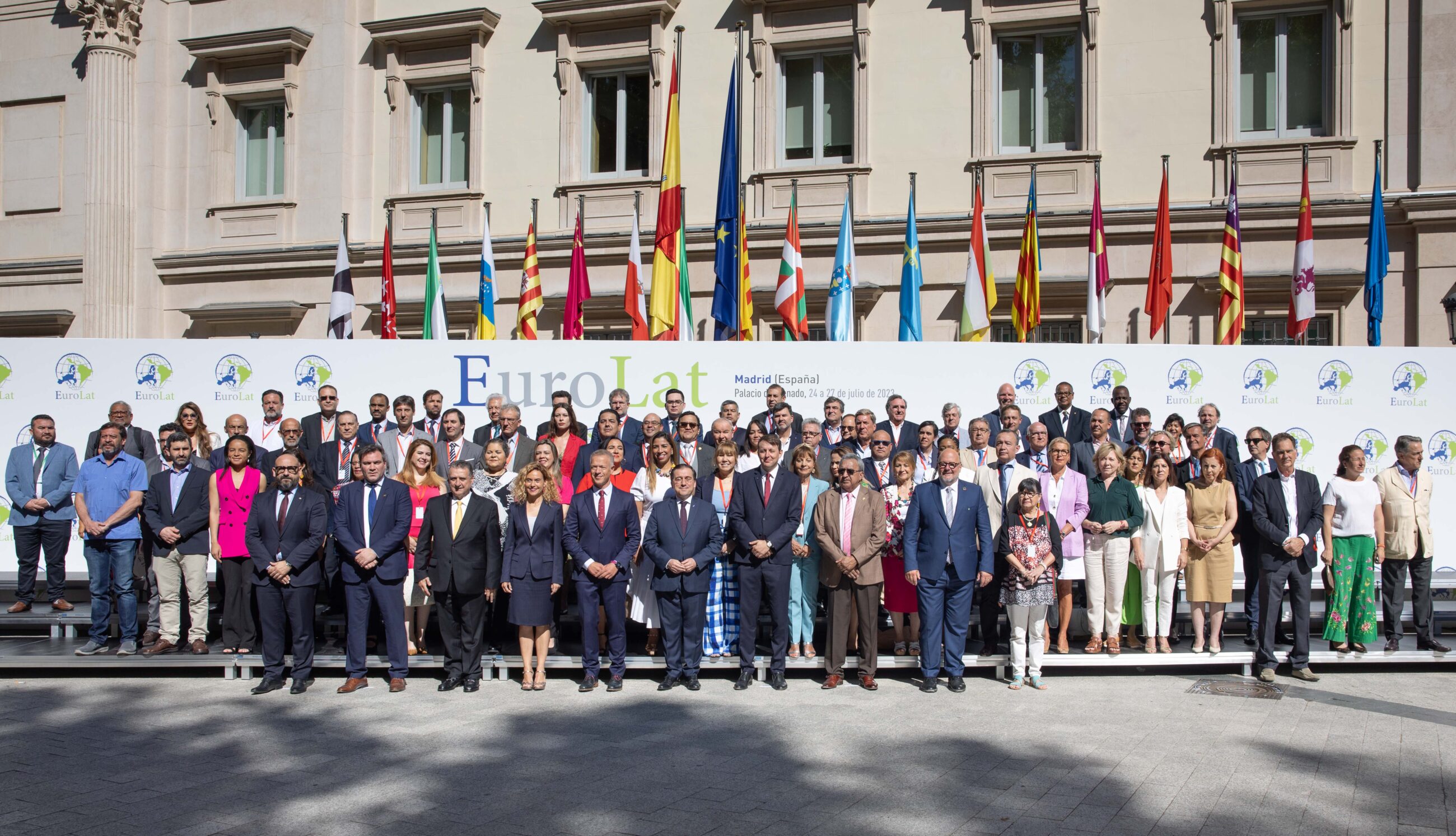 Foto de familia de la sesión inaugural de EuroLat en el Senado. 26 de julio de 2023.
